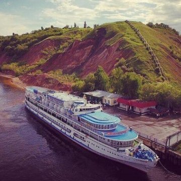 Откриват паметник на хан Котраг над река Волга с директен изглед към град Болгар