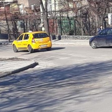 Автомобил блъсна дете на пешеходна пътека в Дупница