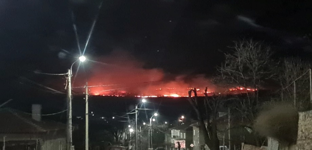 Балановски рид над Дупница пламна от запалени стърнища