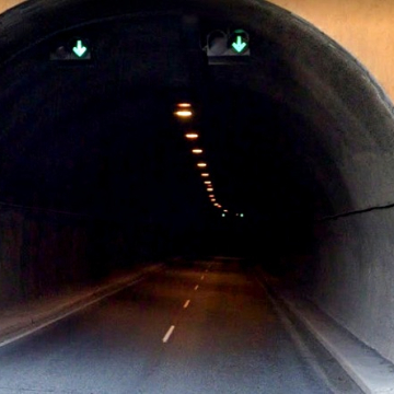 Пускат светлина в тунела край Дупница