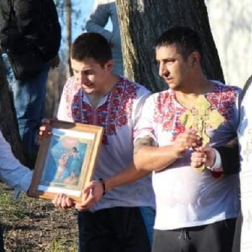 Дупничанин спаси кръста в Милано, дари наградата си на църквата