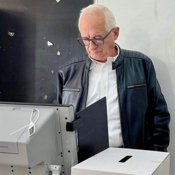Гласувах за българския народ, заяви областният управител на Кюстендил инж. Александър Пандурски