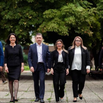Предизборната шатра на ГЕРБ - СДС в Дупница става открита приемна на кандидатите