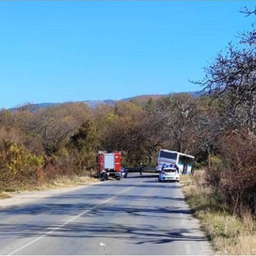 Двама загинали при тежка катастрофа между лек автомобил и автобус на пътя Овчарци - Сапарева баня