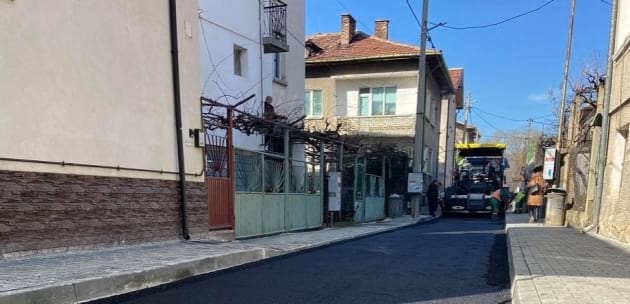 Нов асфалт за улиците "Даскал Тодоров" и "Баба Ната" в Дупница