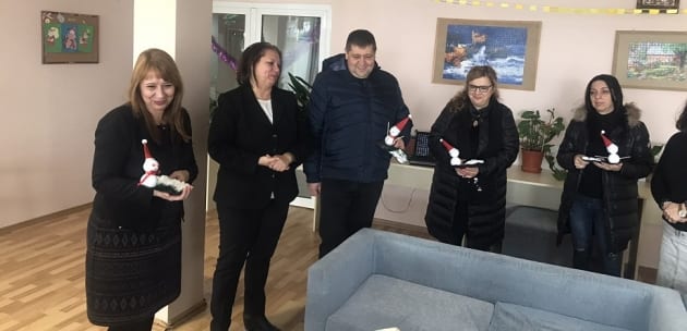 Предколедни подаръци получиха деца с увреждания от Дупница