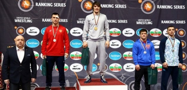 Борец от Дупница спечели за втори път пояса „Дан Колов - Никола Петров”
