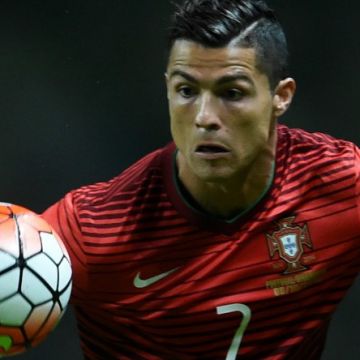 Португалия и Исландия играят исторически мач тази вечер