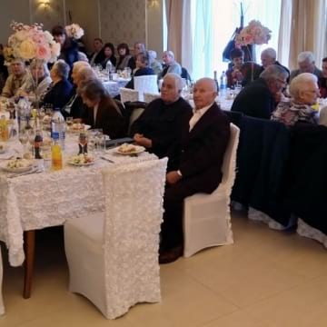 Двойки от Дупница с 50 и 60 години семеен живот подновиха обетите си за вярност (+АУДИО)