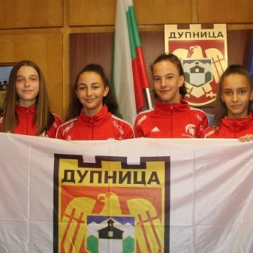 4 момичета от Гладиатор тръгват за Световно първенство със знамето на Дупница (+АУДИО)